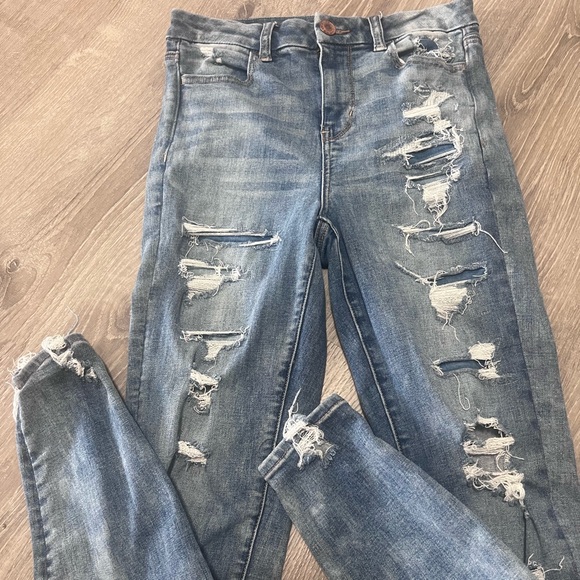 Women’s American Eagle Distressed Jeans Size 4 - Picture 1 of 5